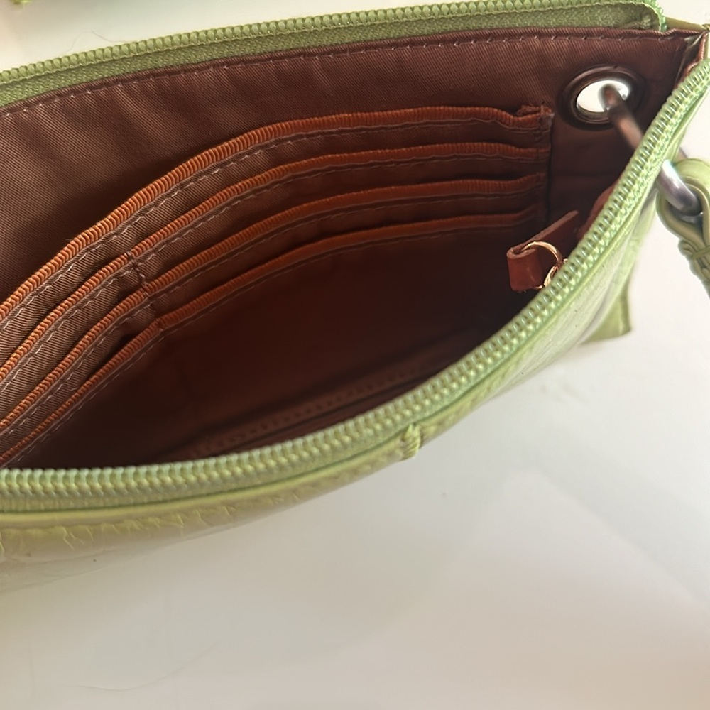 HOBO Vida Wristlet or Clutch Leather Multi-Slot Bag Green Apple Kiwi Color - Picture 10 of 11
